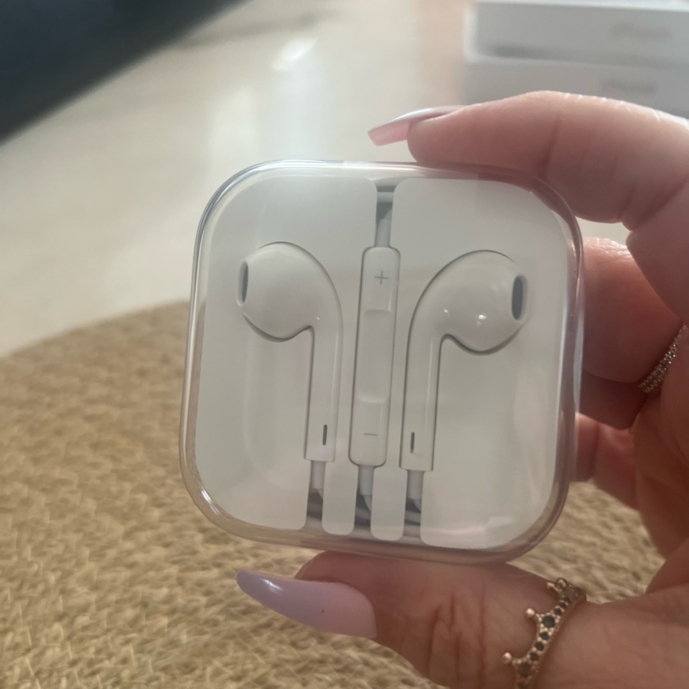 APPLE HEADPHONES WIRED - Picture 2 of 4